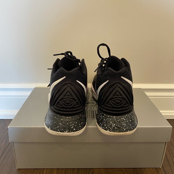 Nike Kyrie 5’s “black magic” color way. Size 12 Men’s - Picture 5 of 6